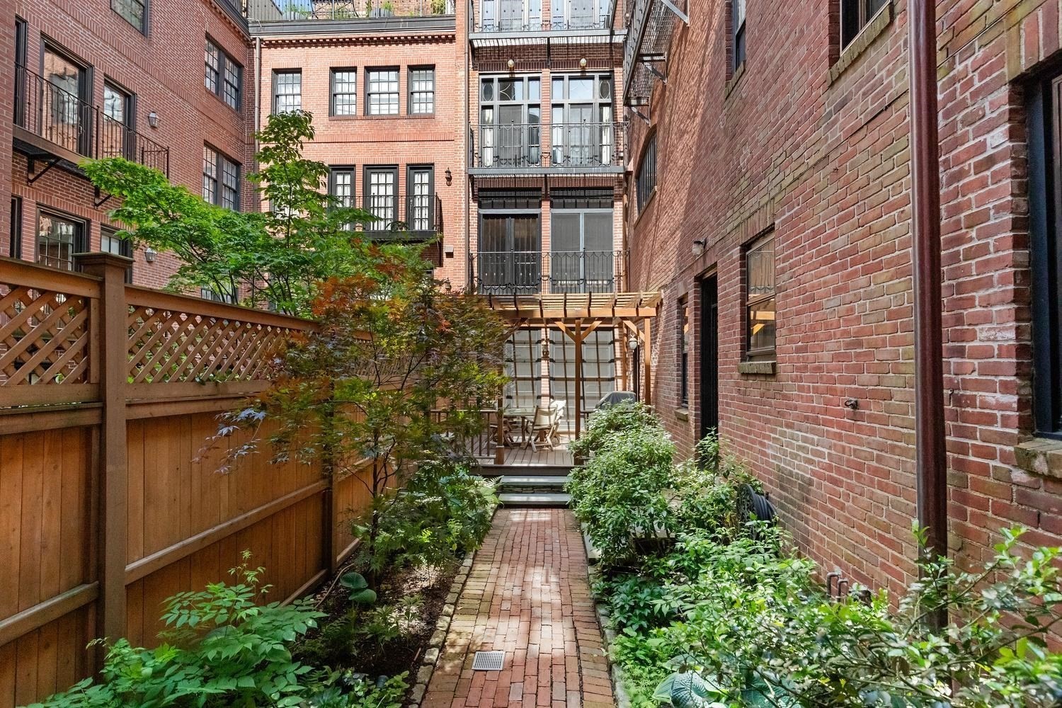25 Beaver Place
