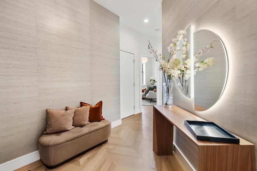 285 Columbus Ave Unit: PH805