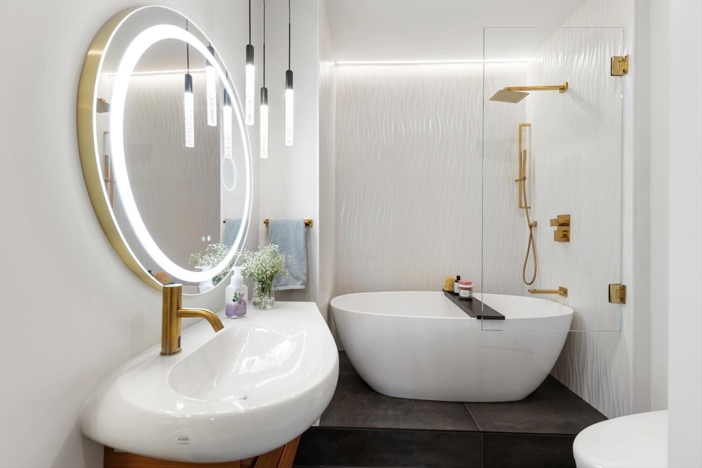 285 Columbus Ave Unit: PH805