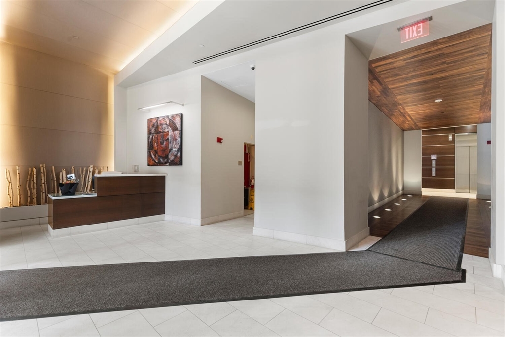 285 Columbus Ave Unit: PH805