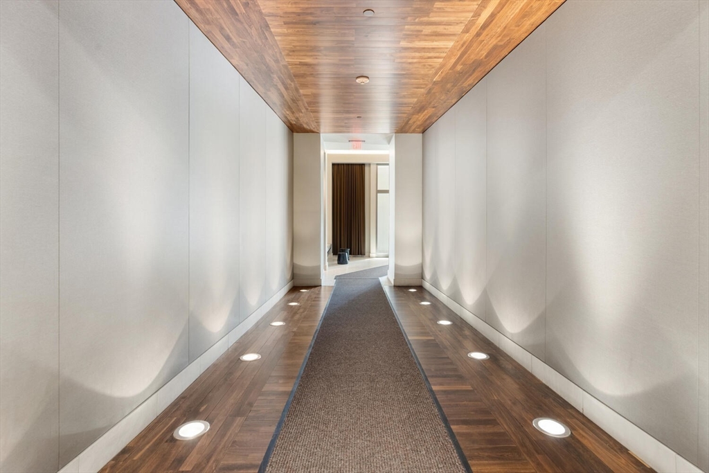 285 Columbus Ave Unit: PH805