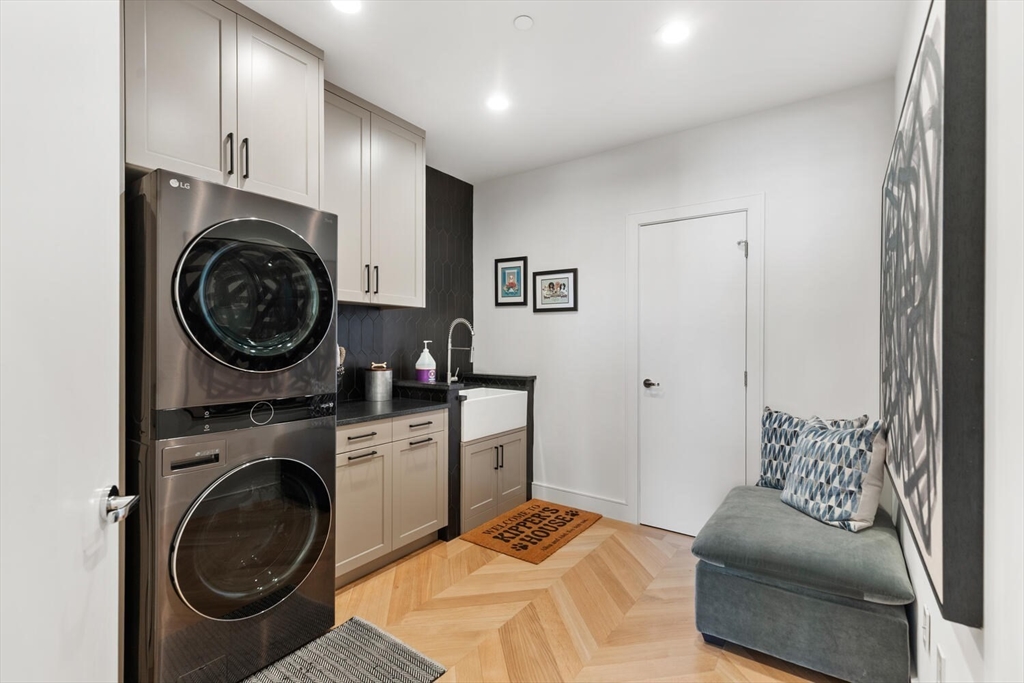 285 Columbus Ave Unit: PH805