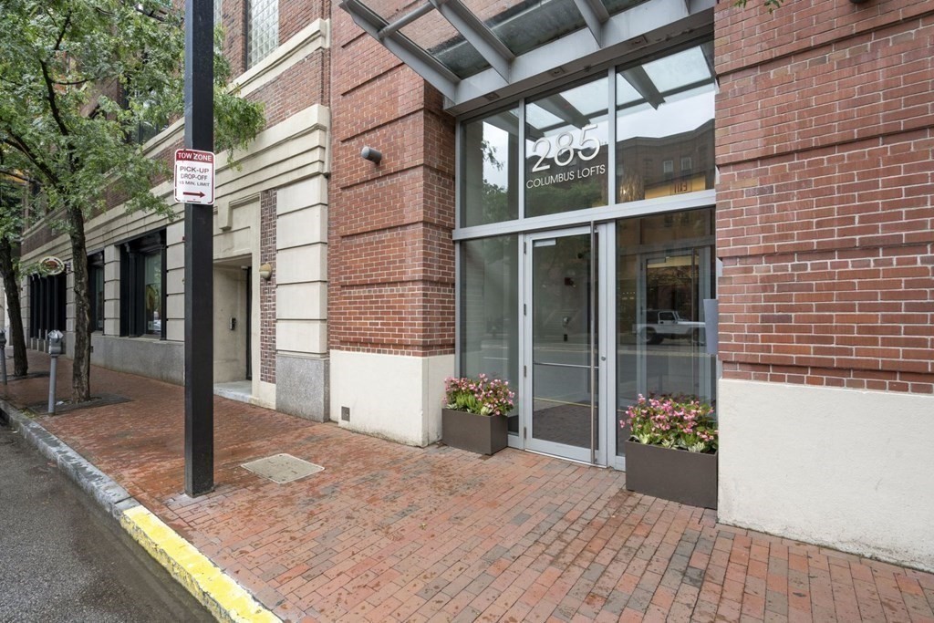 285 Columbus Ave Unit: PH805