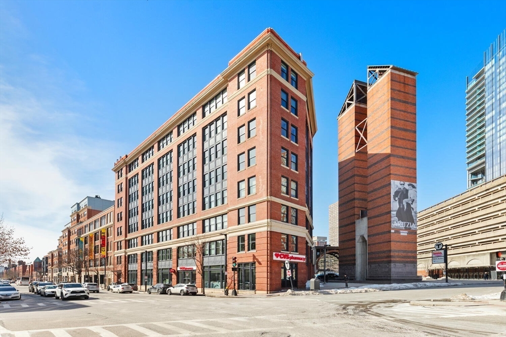 285 Columbus Ave Unit: PH805