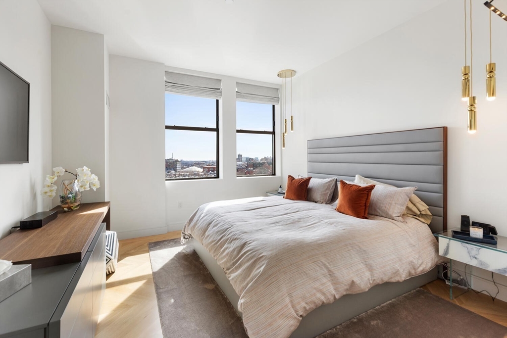 285 Columbus Ave Unit: PH805