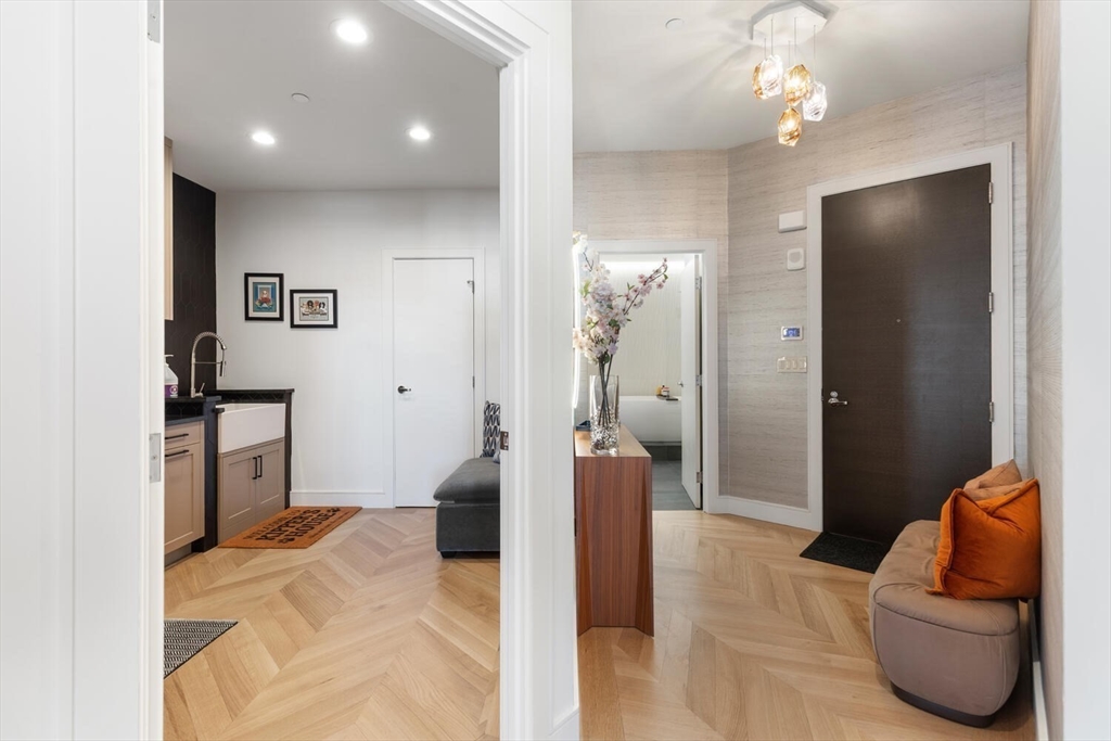 285 Columbus Ave Unit: PH805