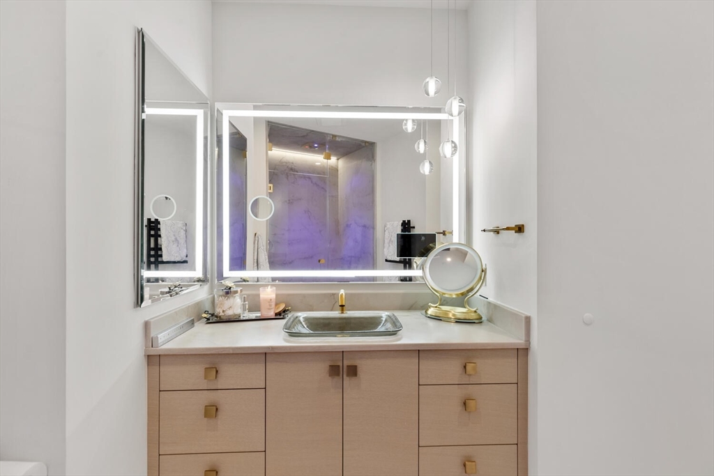 285 Columbus Ave Unit: PH805