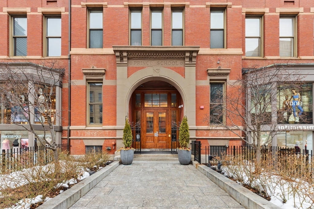 201 Newbury St # 202