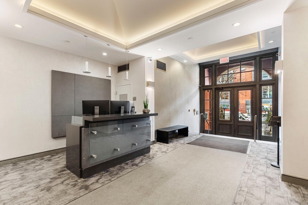 201 Newbury St # 202
