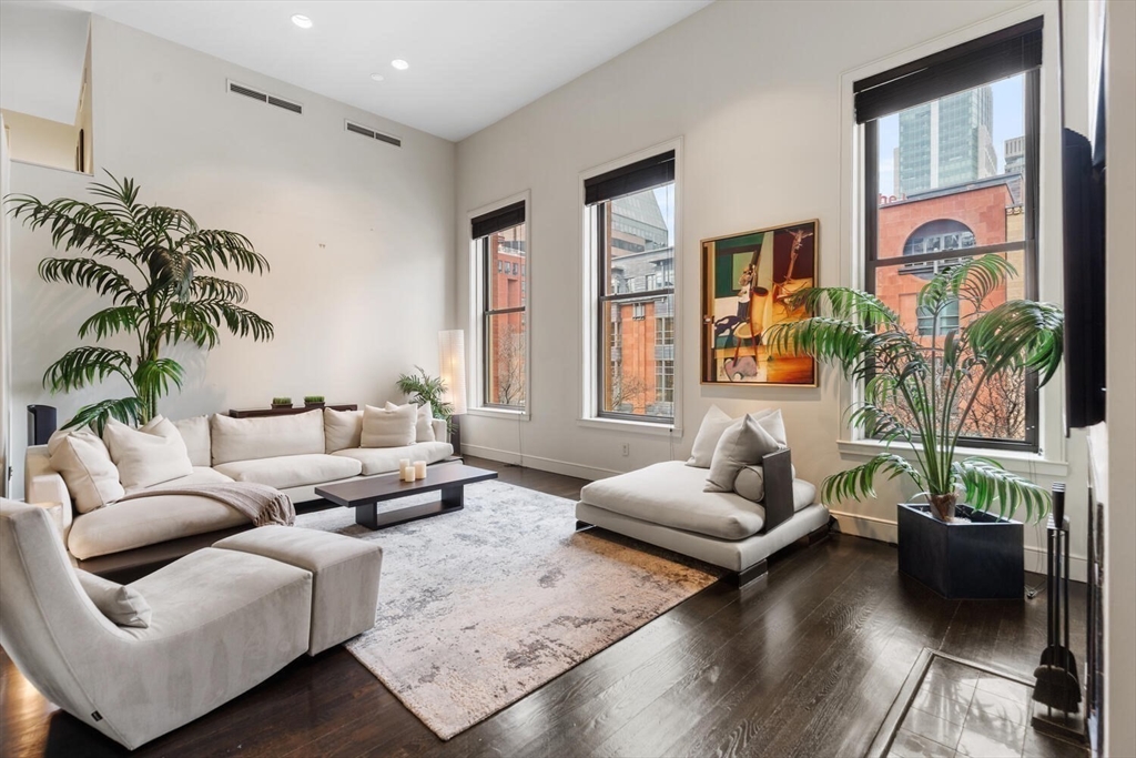 201 Newbury St # 202