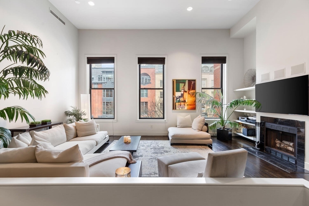 201 Newbury St # 202