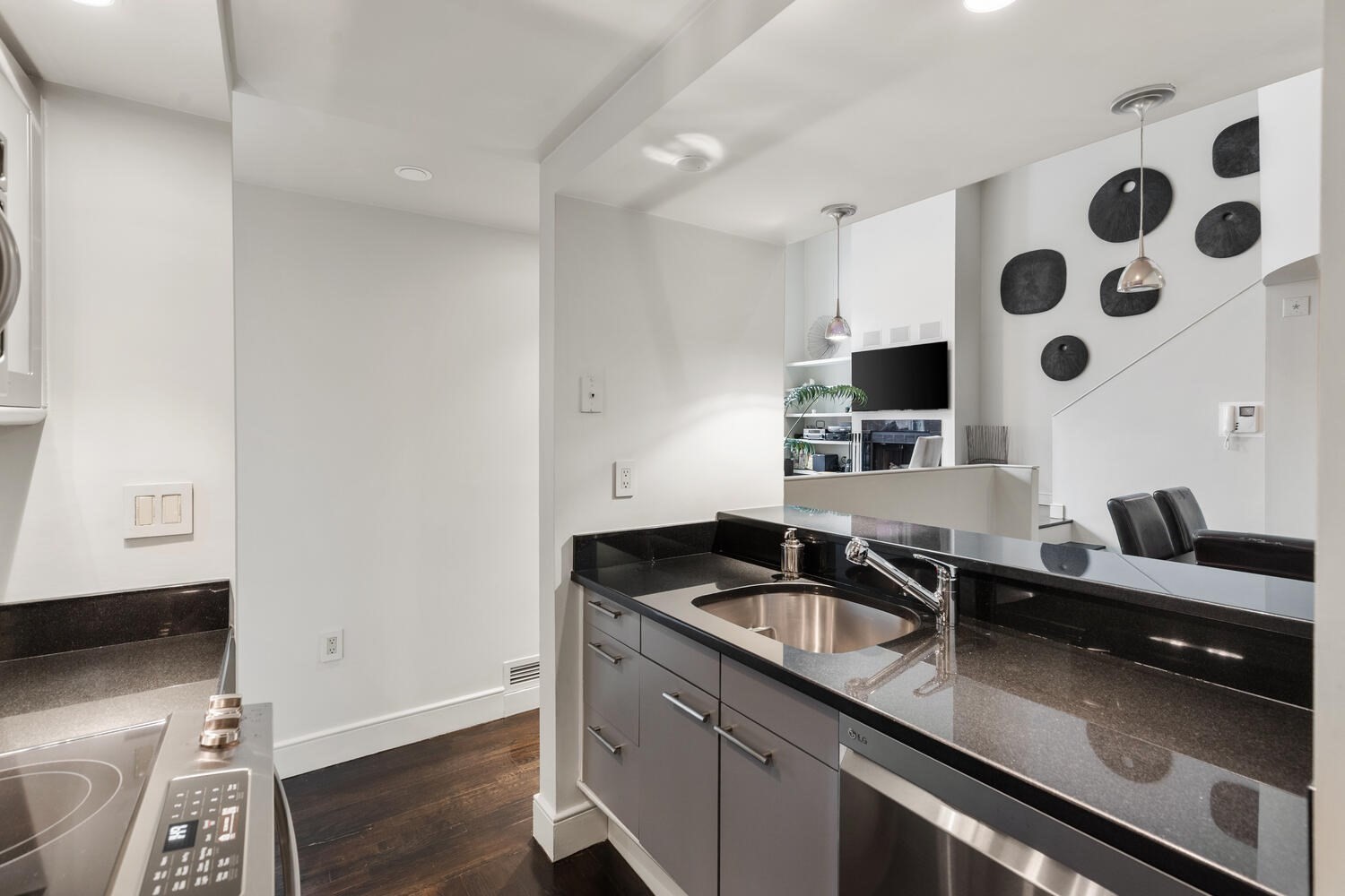 201 Newbury St # 202
