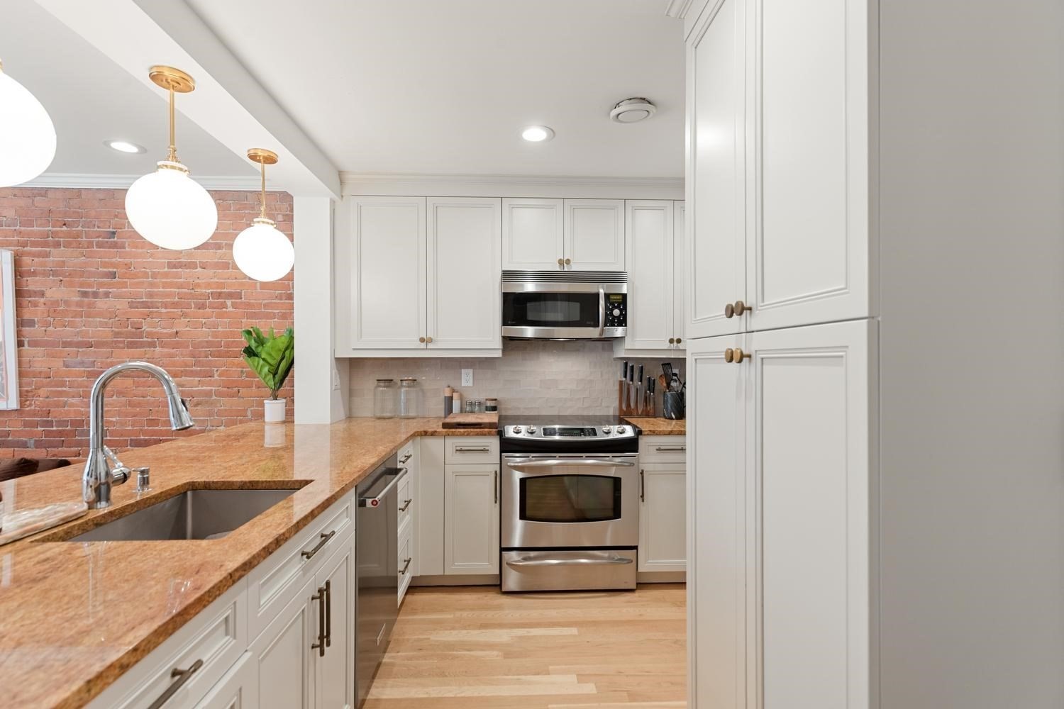 76 Marlborough Street # 6