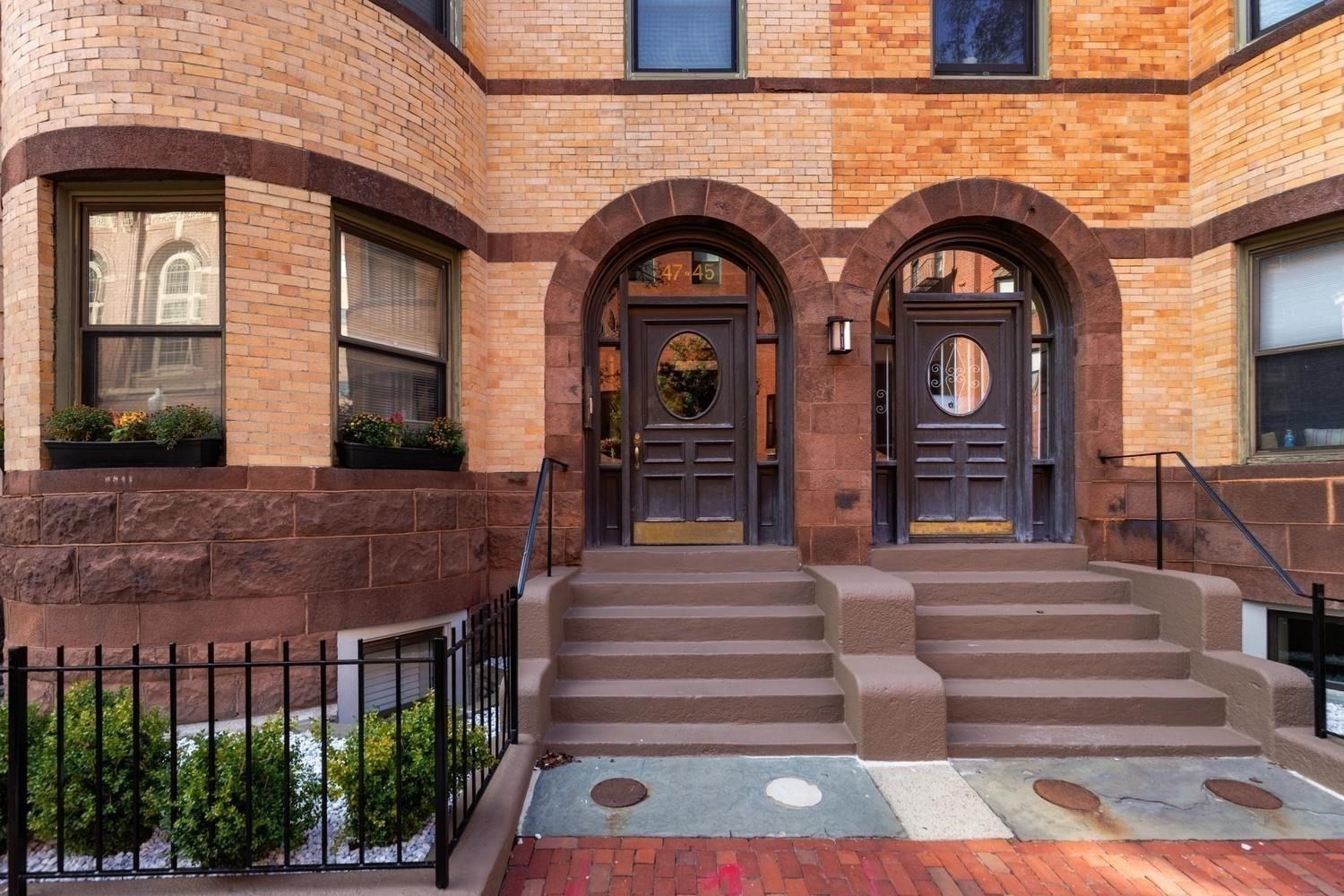 45 Saint Botolph Street # 204