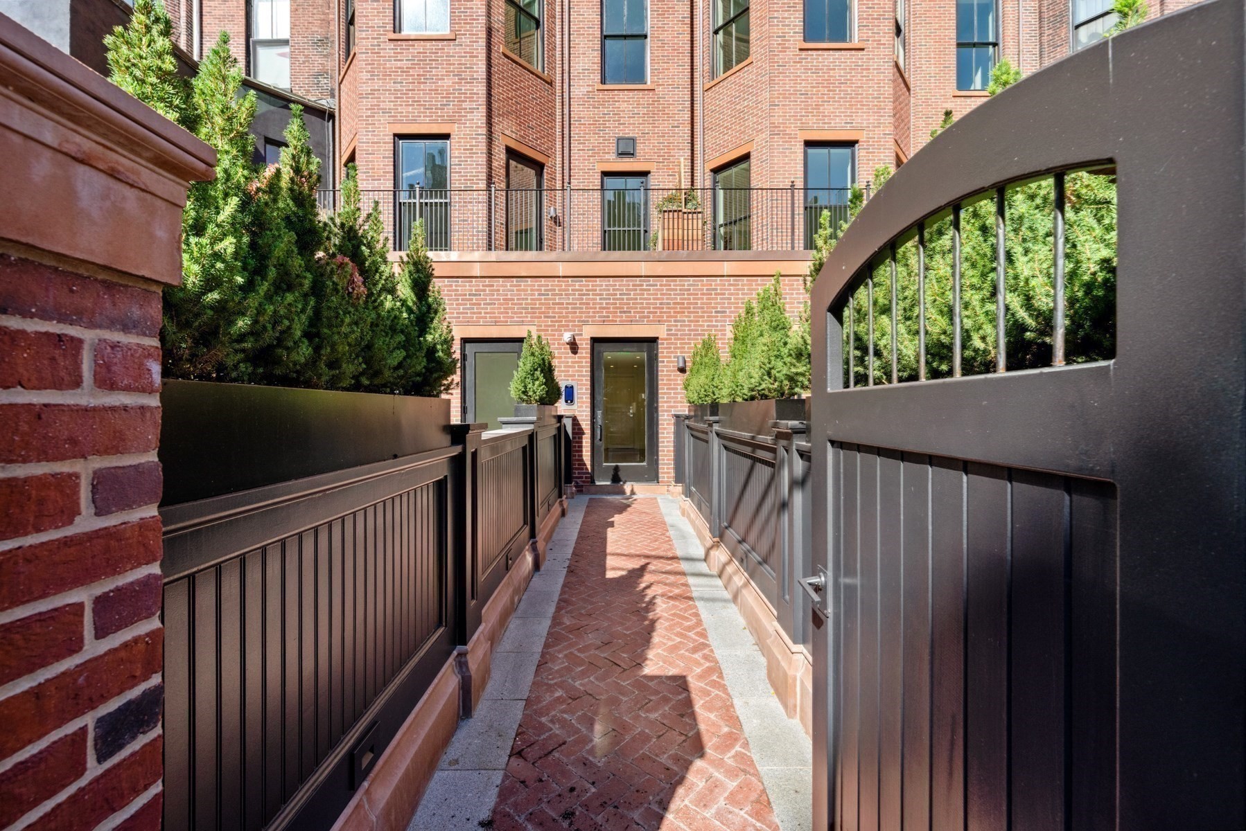 262 Commonwealth Ave # 1A