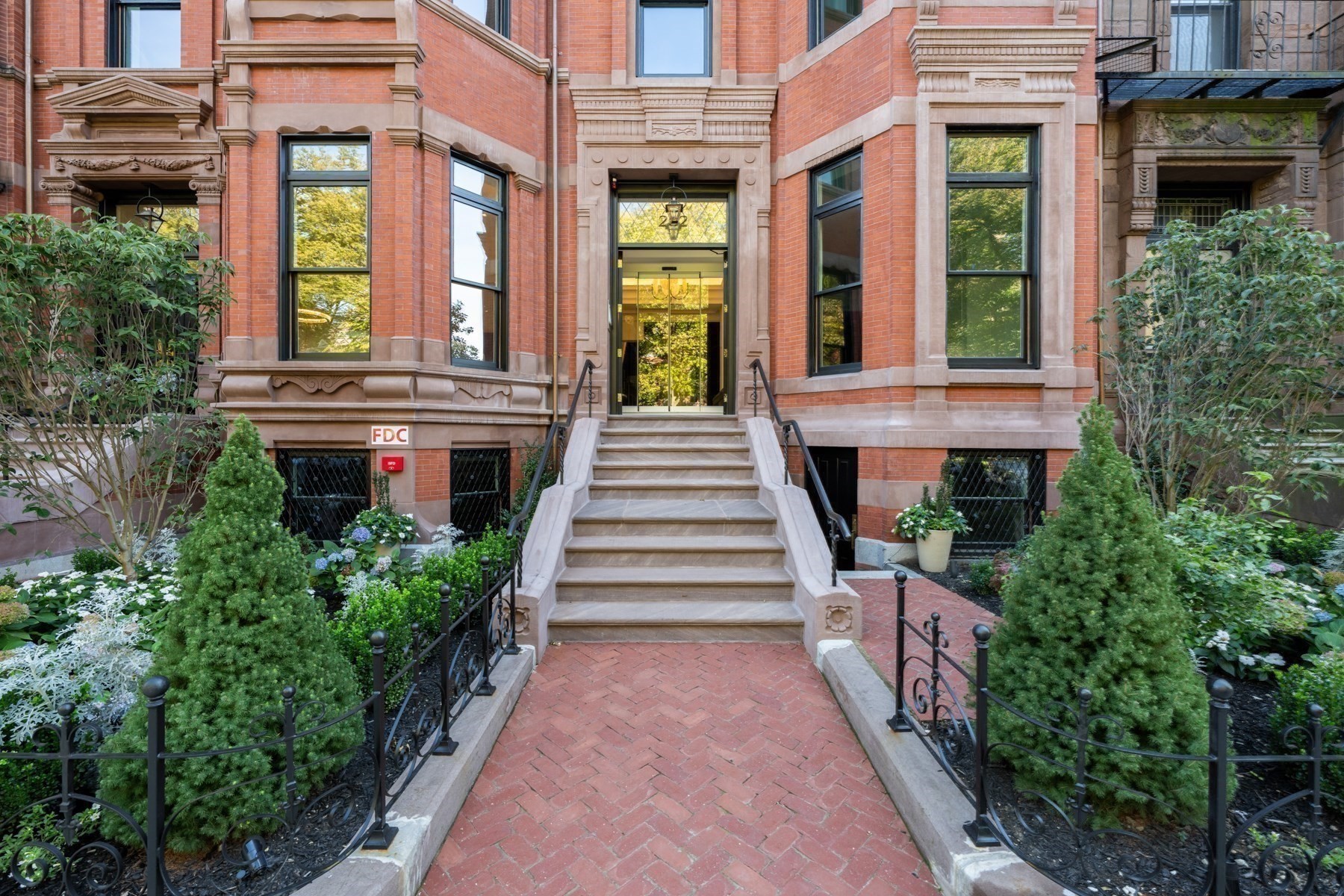 262 Commonwealth Ave # 1A