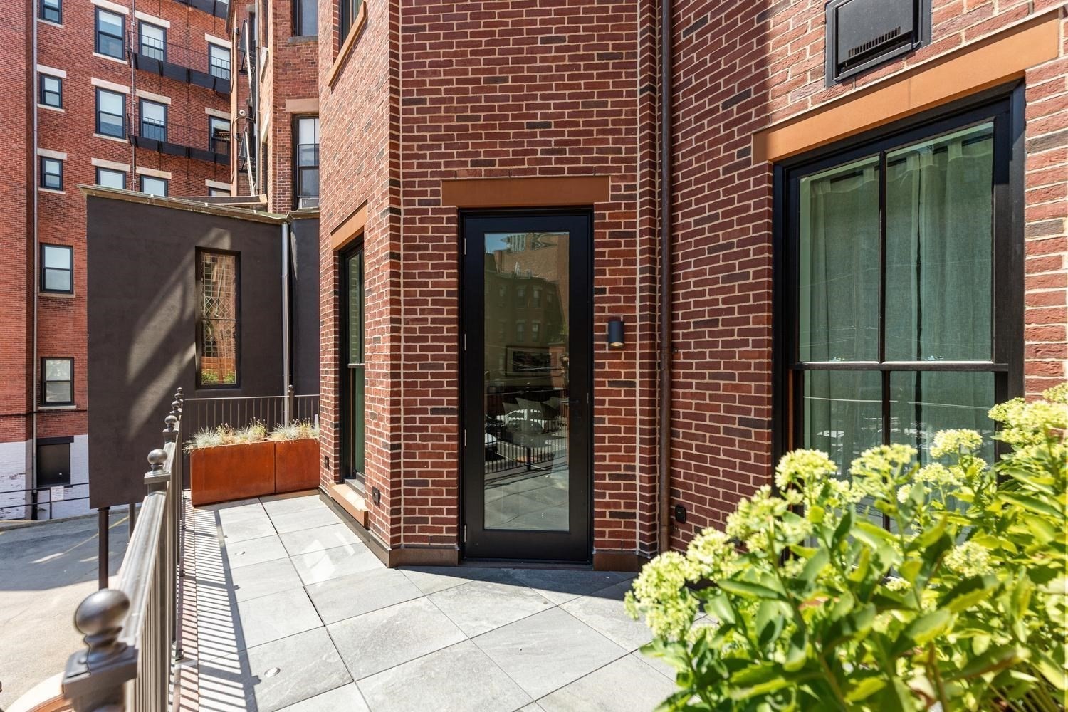 262 Commonwealth Ave # 1B