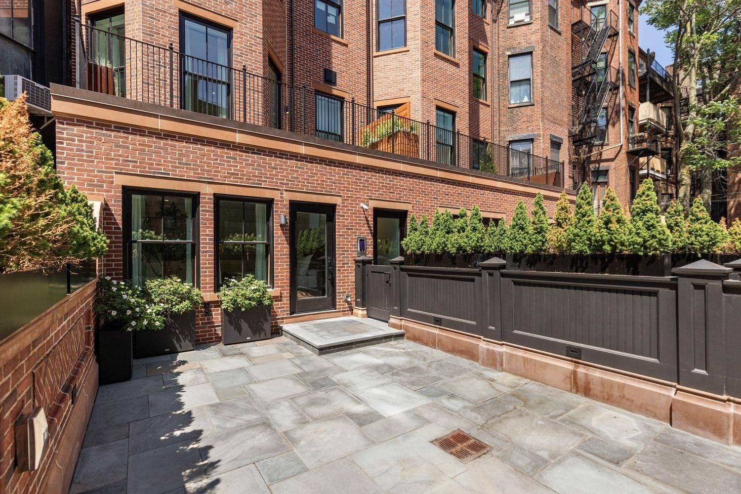 262 Commonwealth Ave # 1B