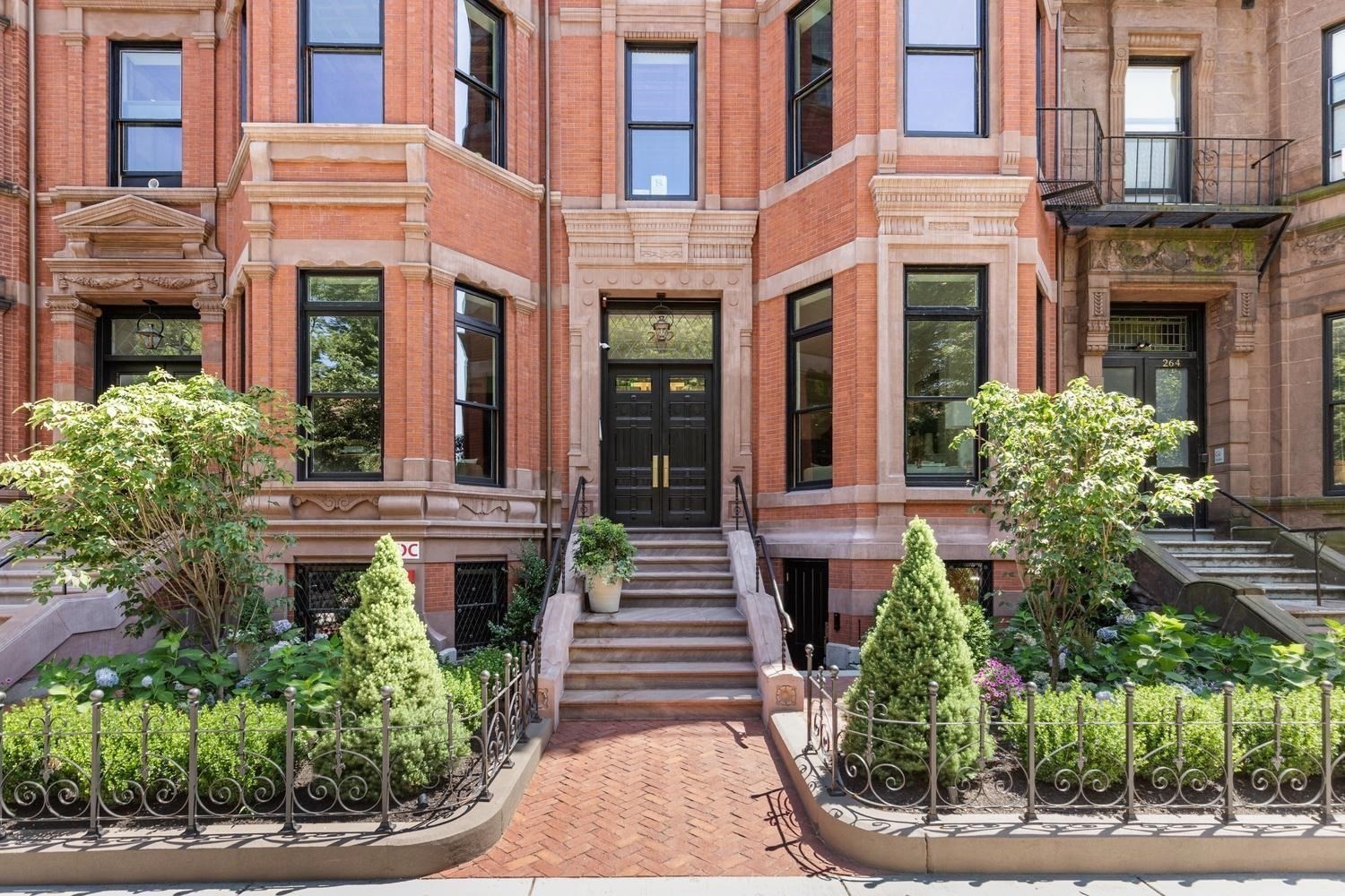 262 Commonwealth Ave # 1B