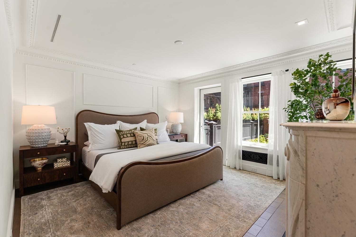 262 Commonwealth Ave # 1B