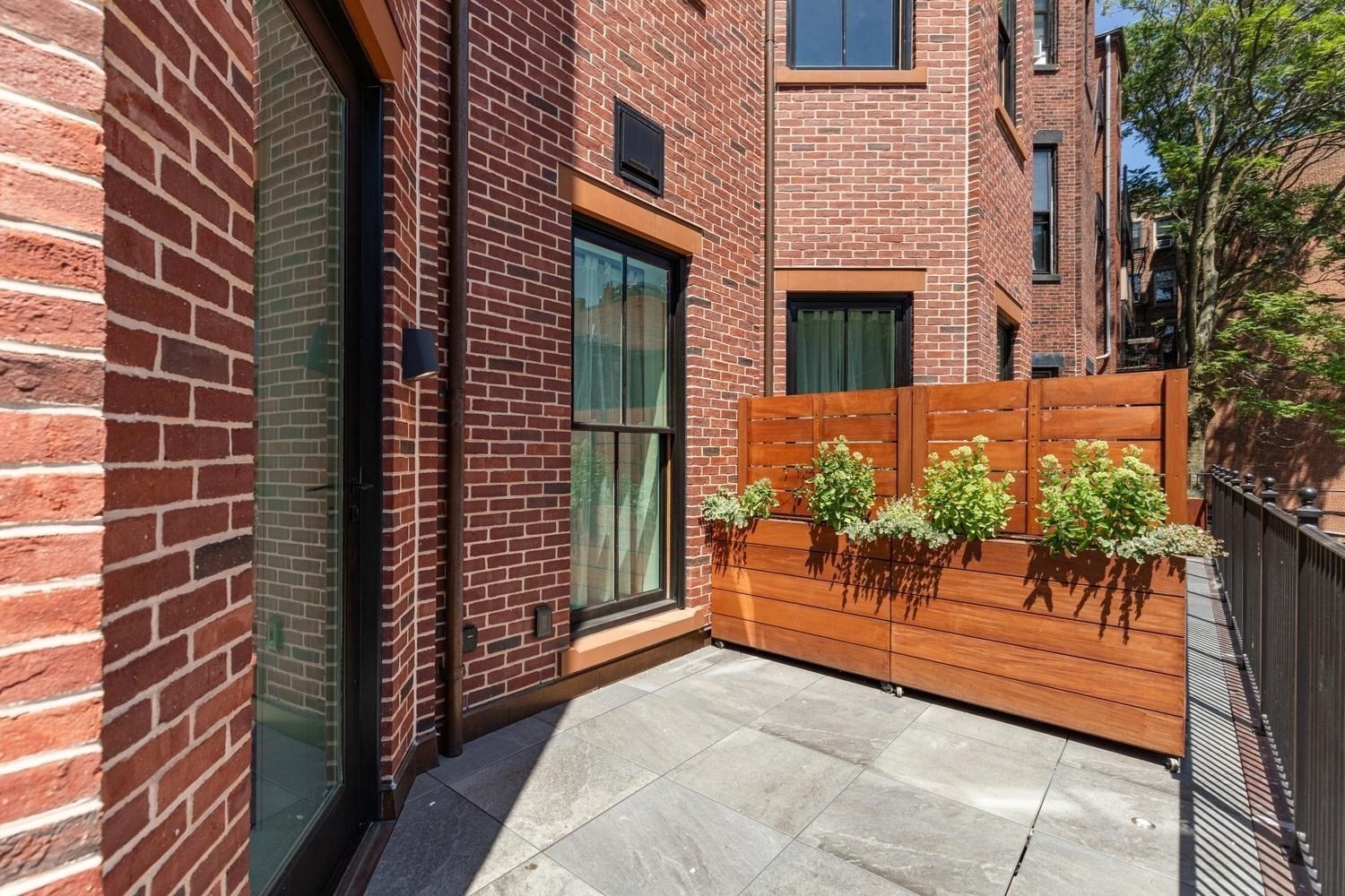 262 Commonwealth Ave # 1B