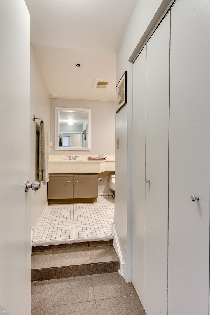 400 S GREEN Street Unit: 306