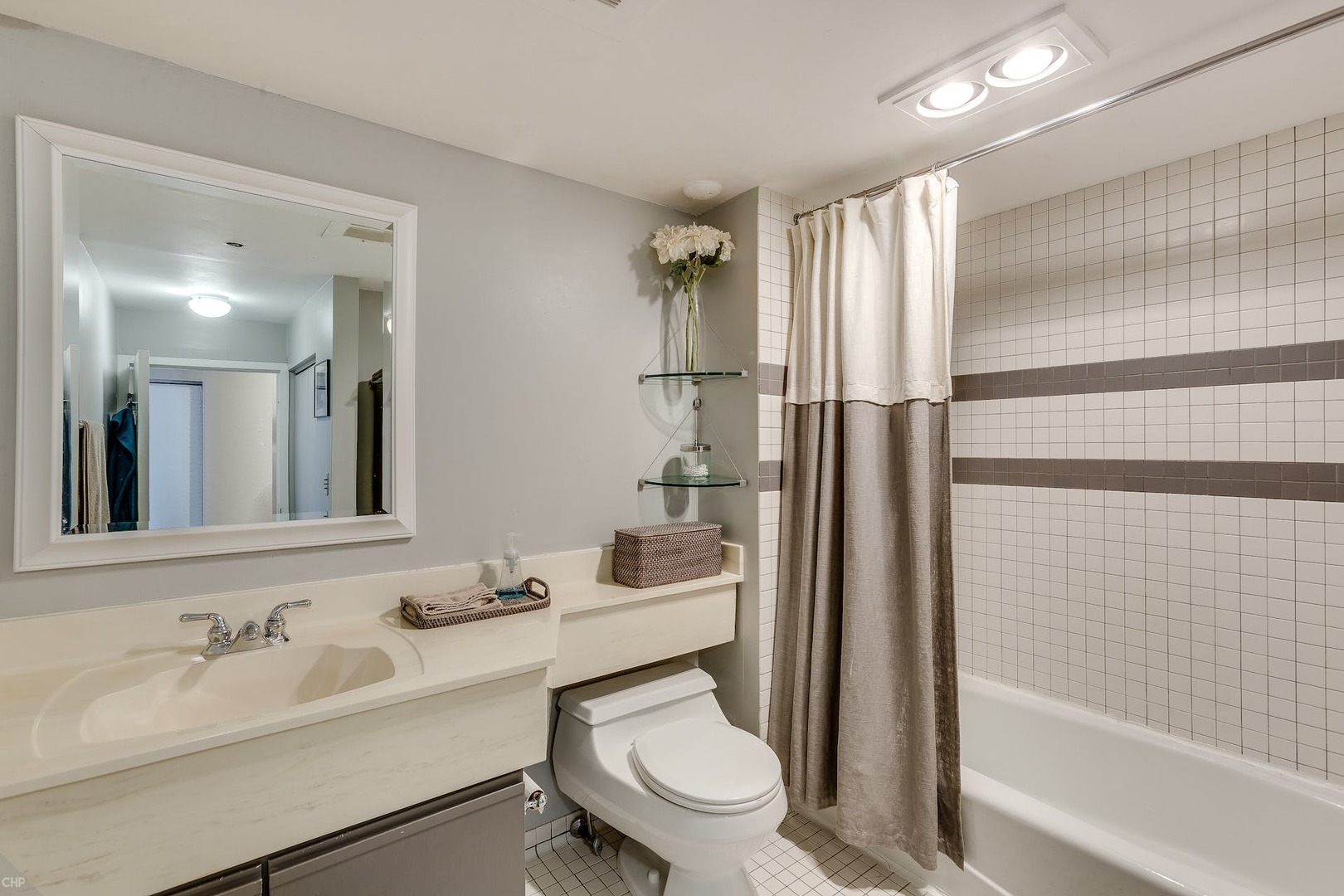 400 S GREEN Street Unit: 306