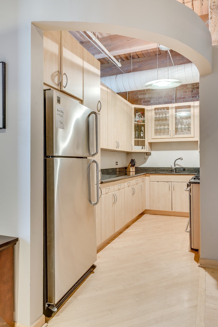 400 S GREEN Street Unit: 306