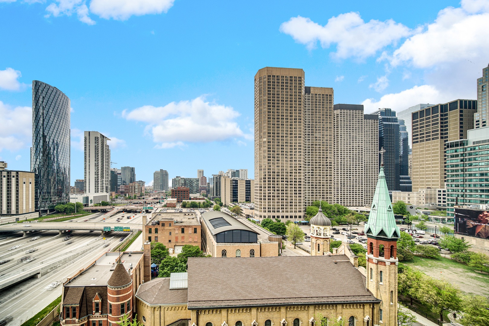 210 S DES PLAINES Street Unit: 907
