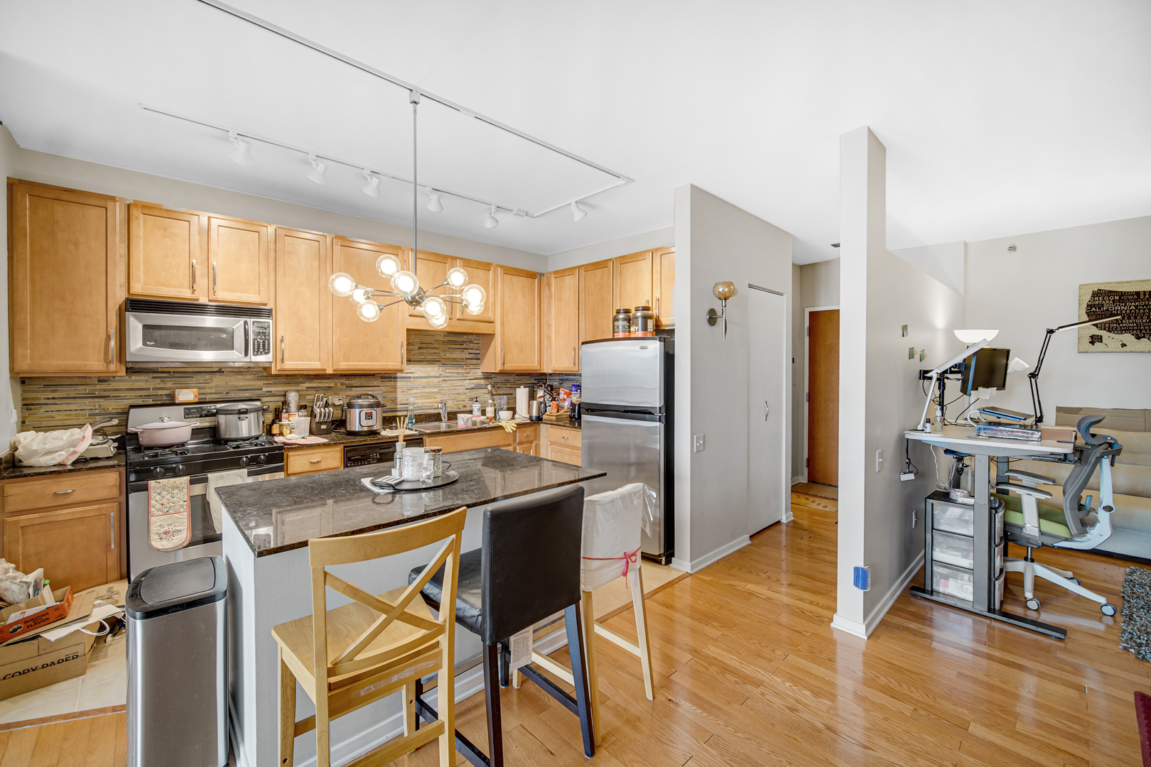 210 S DES PLAINES Street Unit: 907