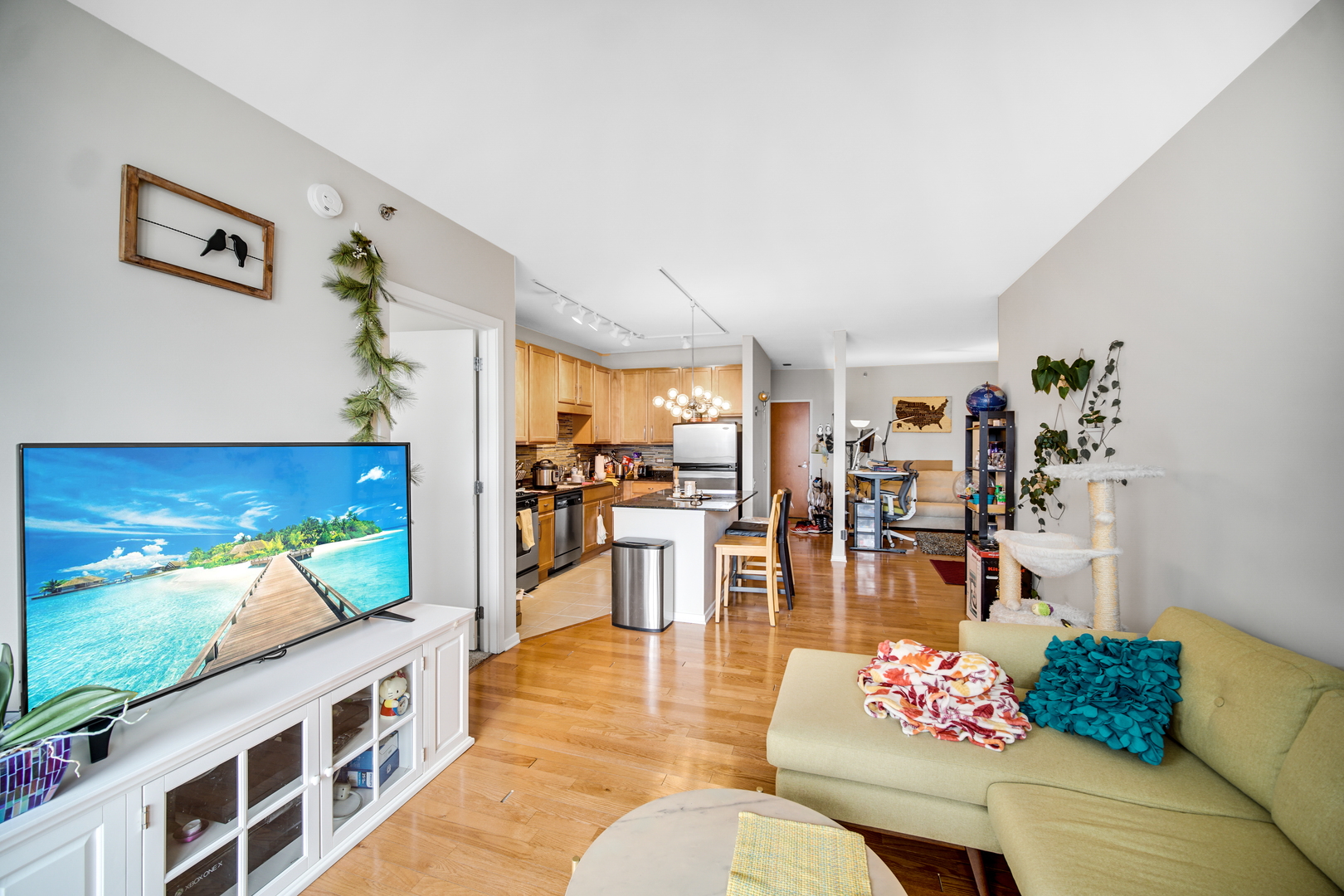 210 S DES PLAINES Street Unit: 907