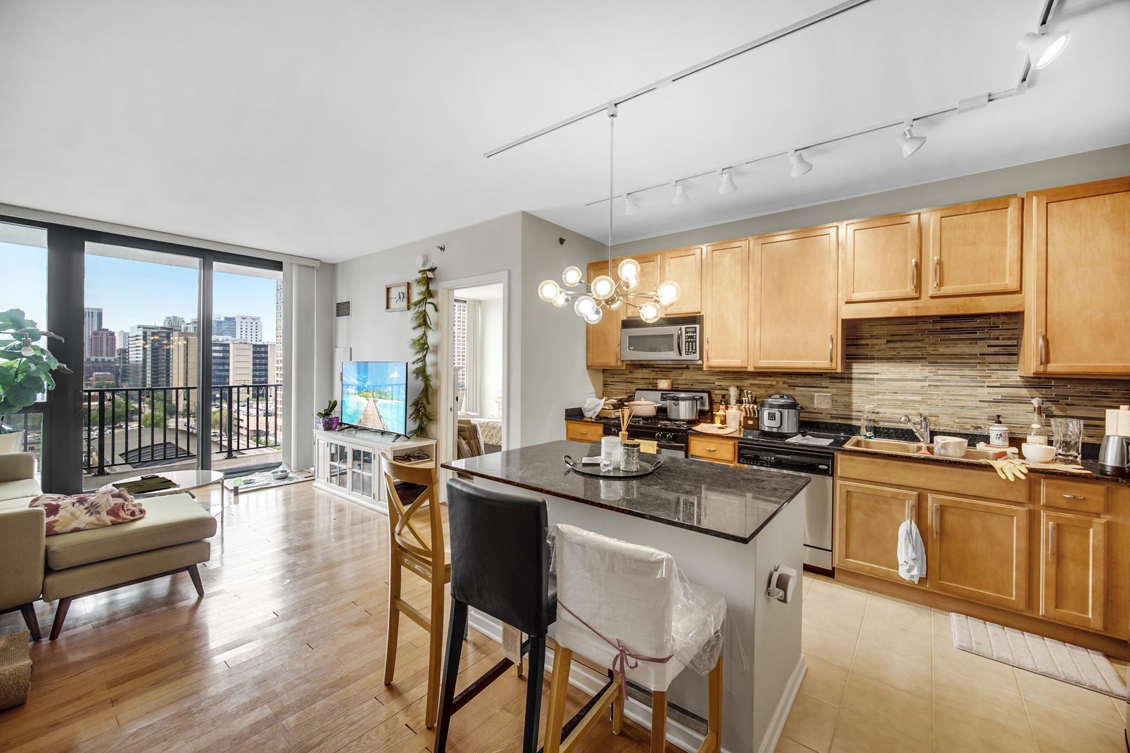 210 S DES PLAINES Street Unit: 907