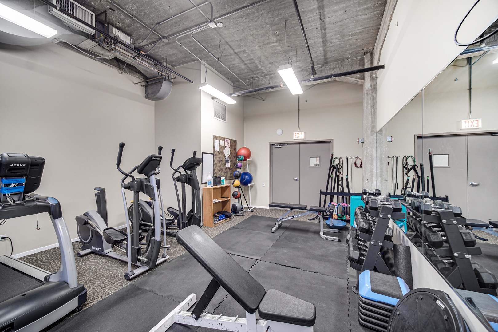 210 S DES PLAINES Street Unit: 907