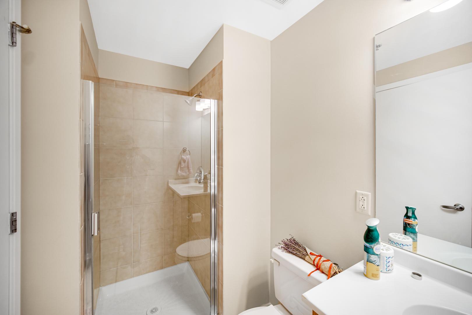 210 S DES PLAINES Street Unit: 907
