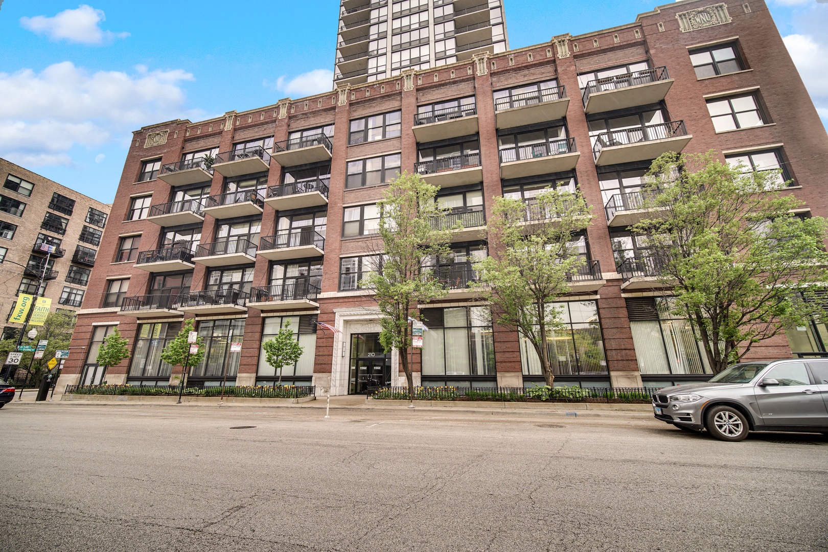 210 S DES PLAINES Street Unit: 907