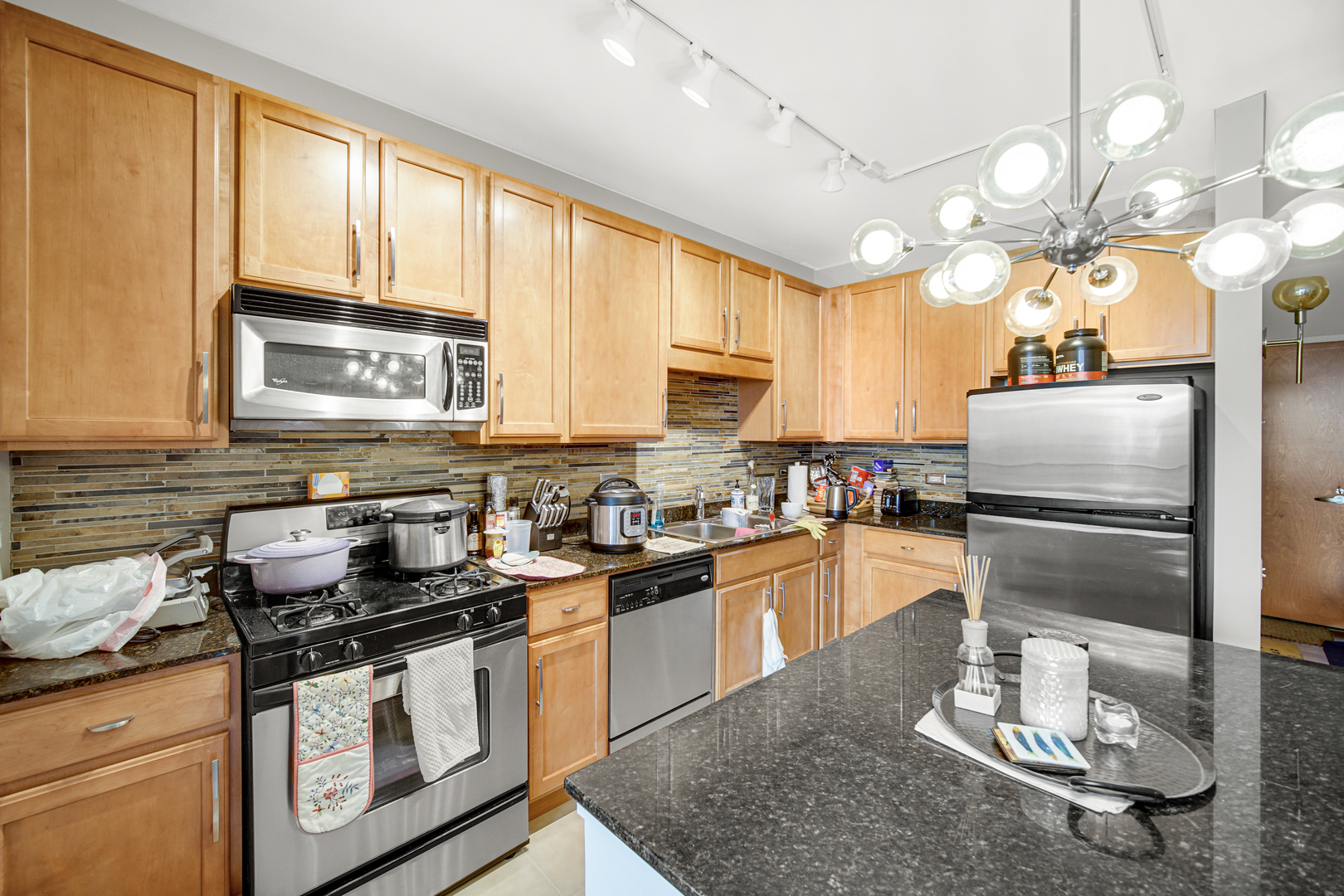 210 S DES PLAINES Street Unit: 907
