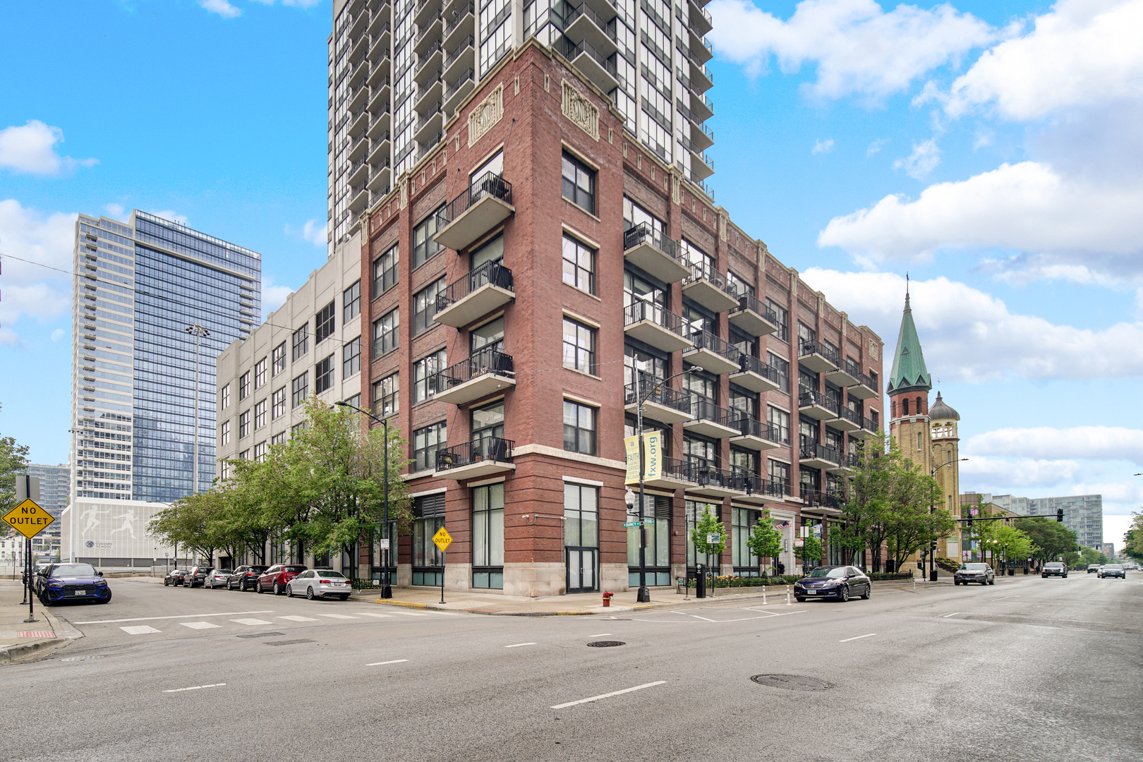 210 S DES PLAINES Street Unit: 907