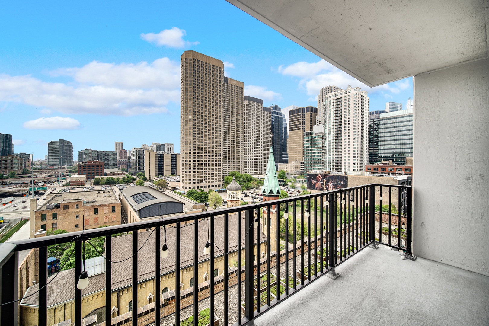210 S DES PLAINES Street Unit: 907