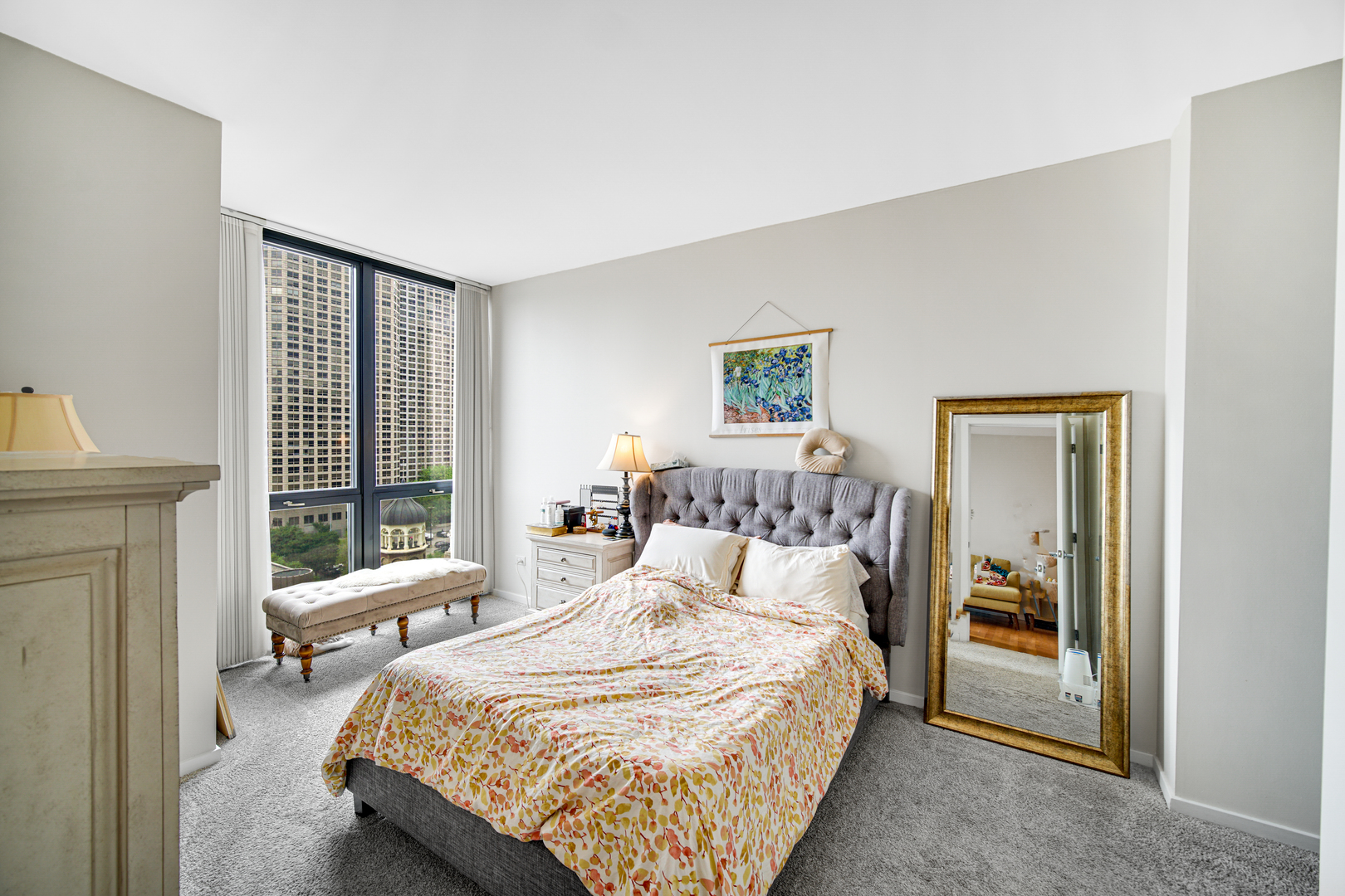 210 S DES PLAINES Street Unit: 907