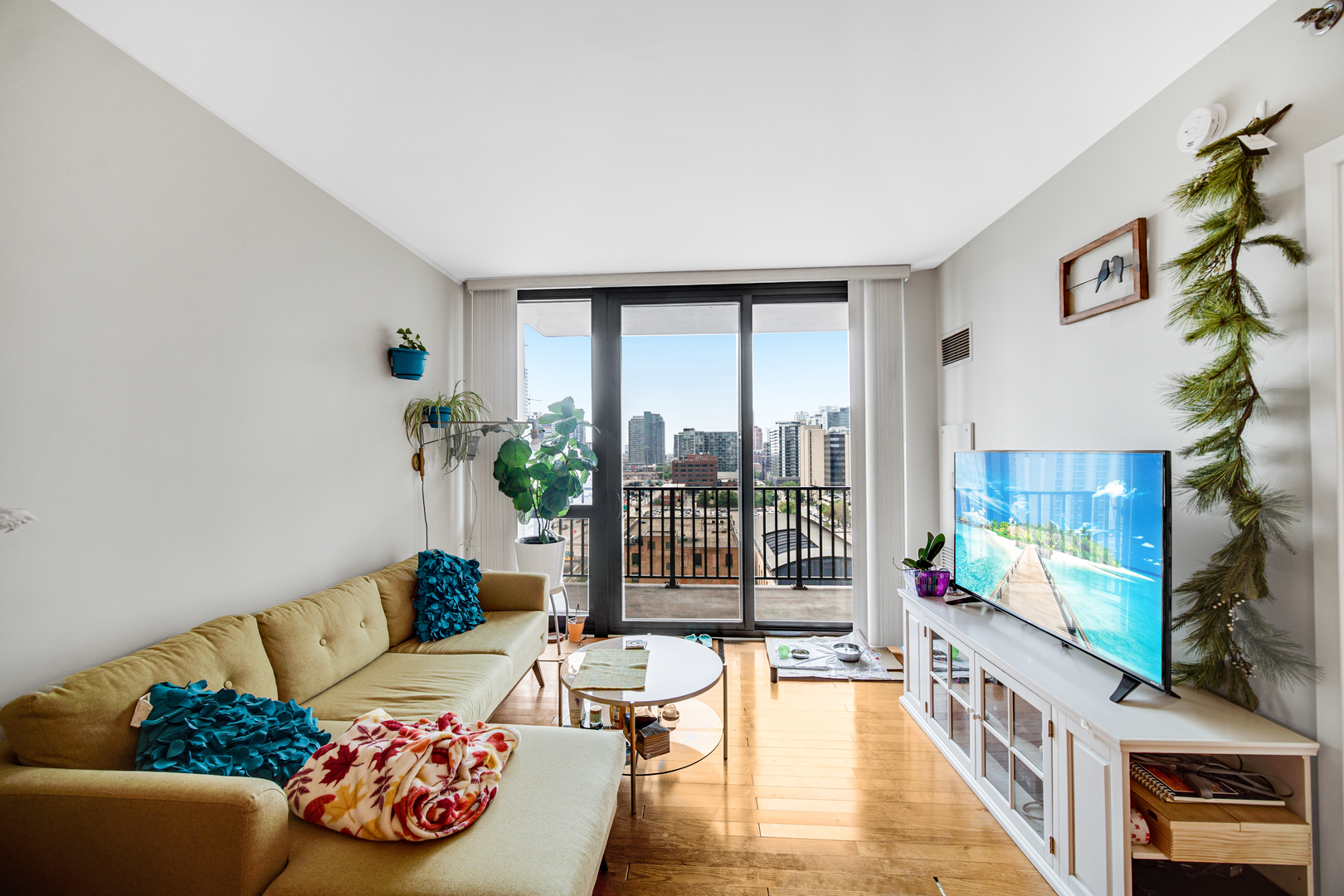 210 S DES PLAINES Street Unit: 907