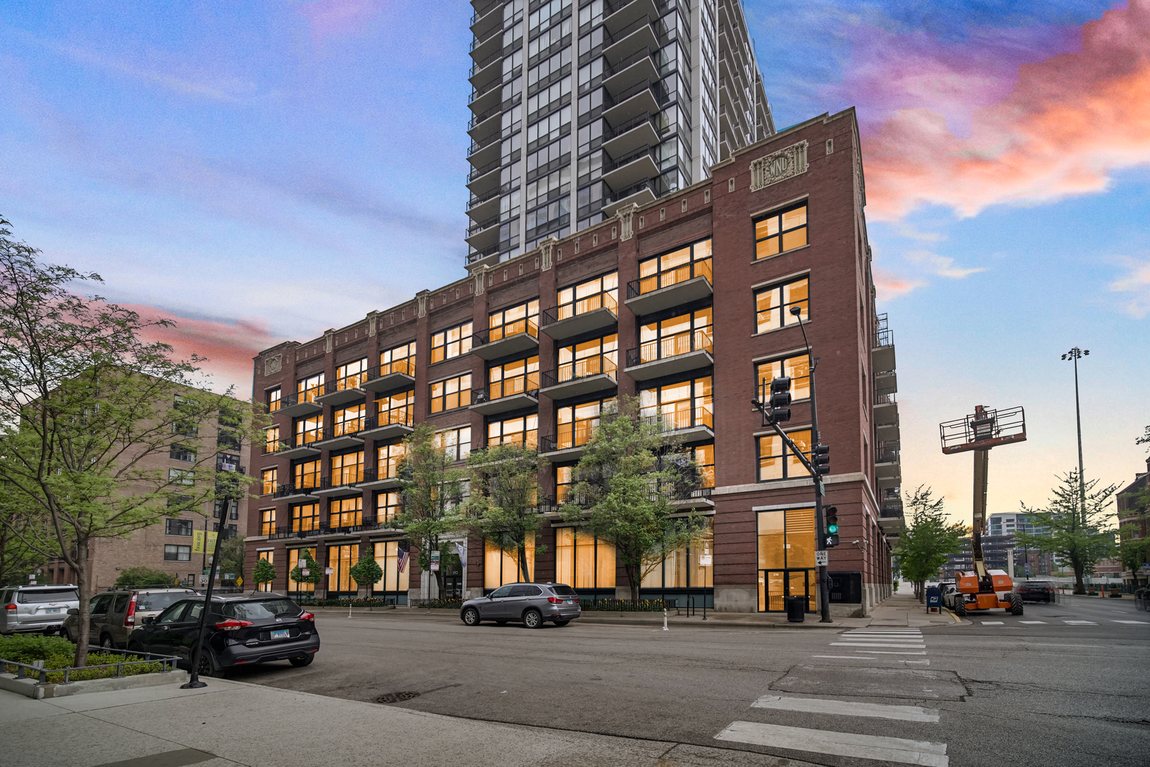 210 S DES PLAINES Street Unit: 907
