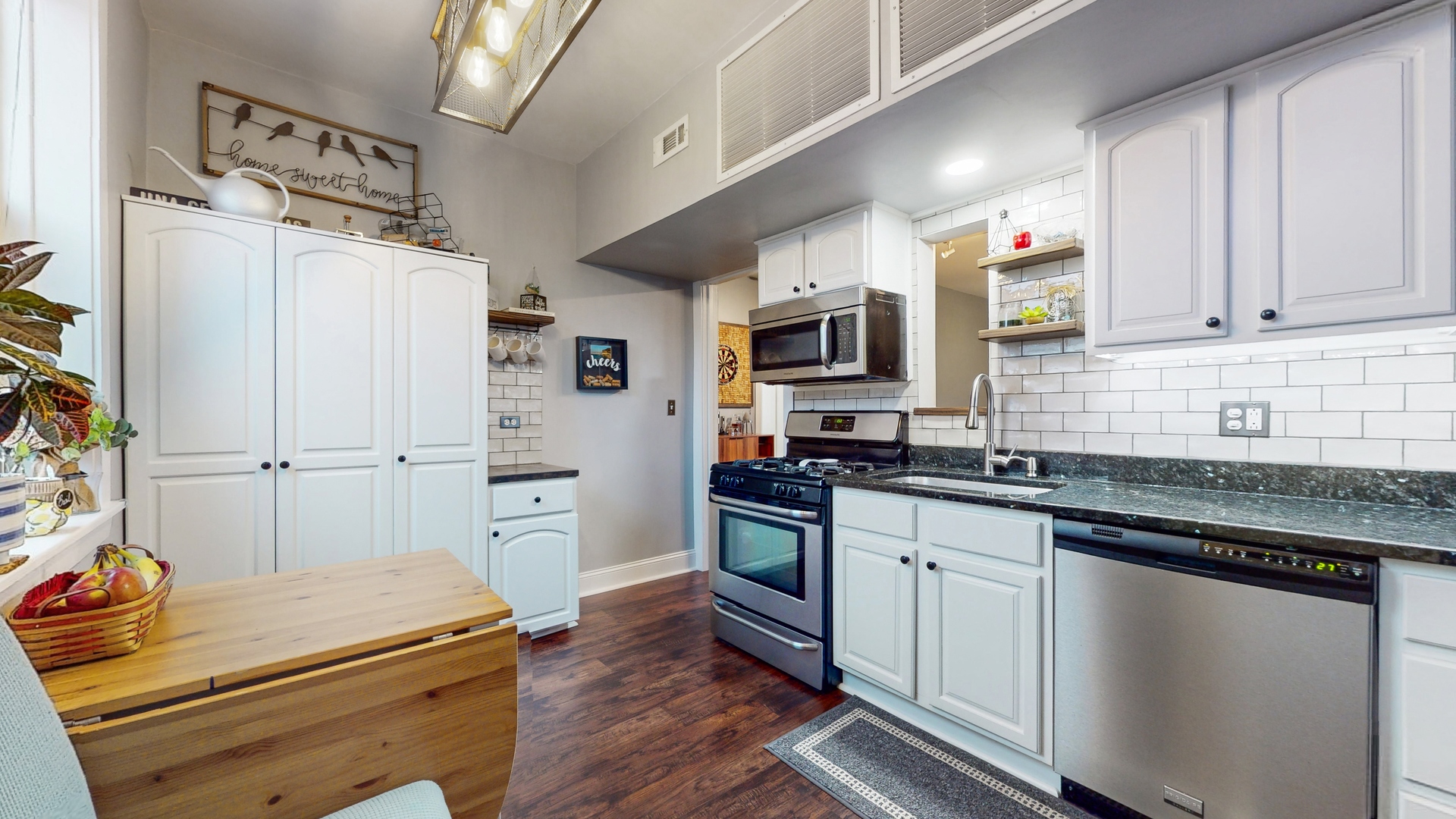 1620 W DIVERSEY Parkway Unit: 3C