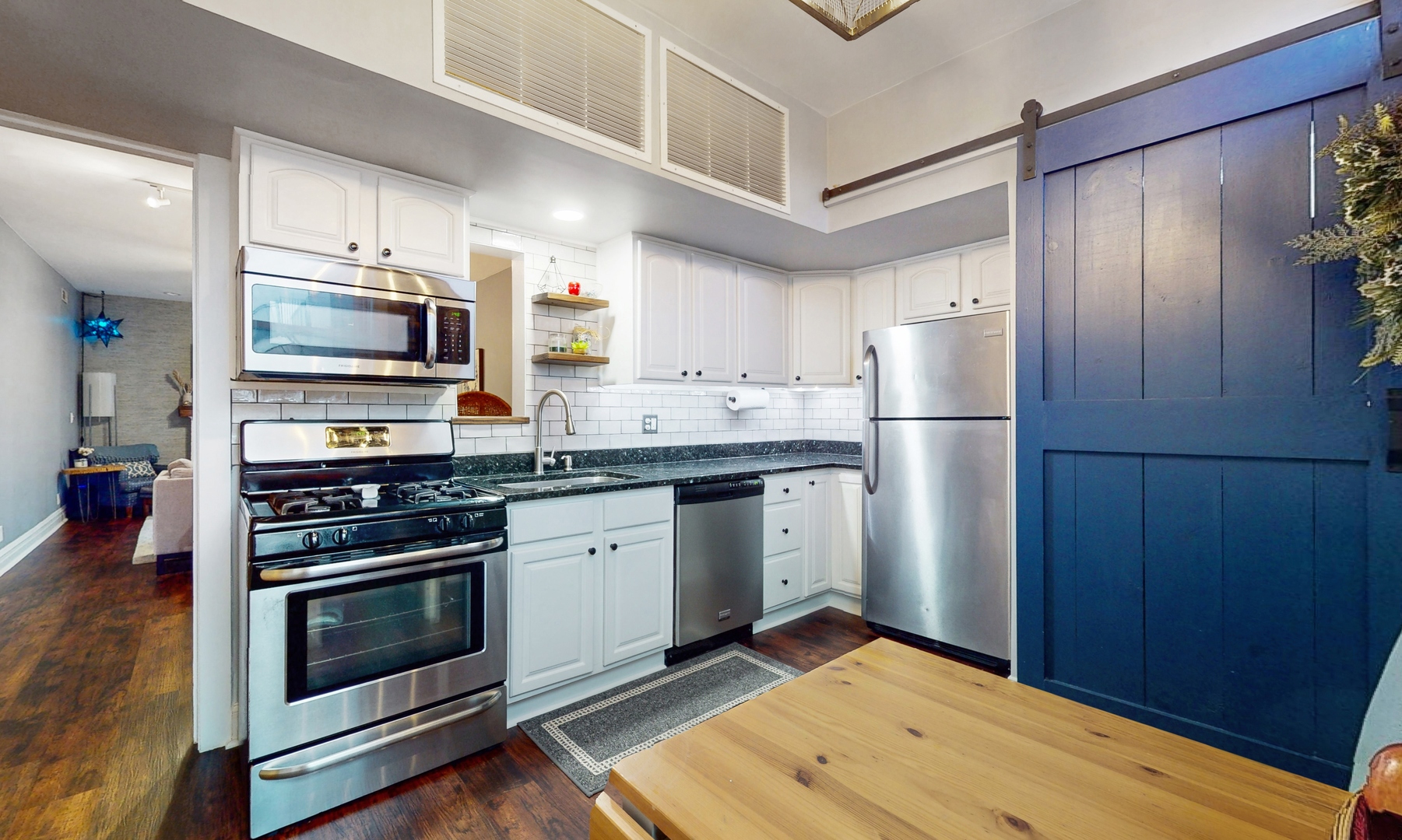1620 W DIVERSEY Parkway Unit: 3C