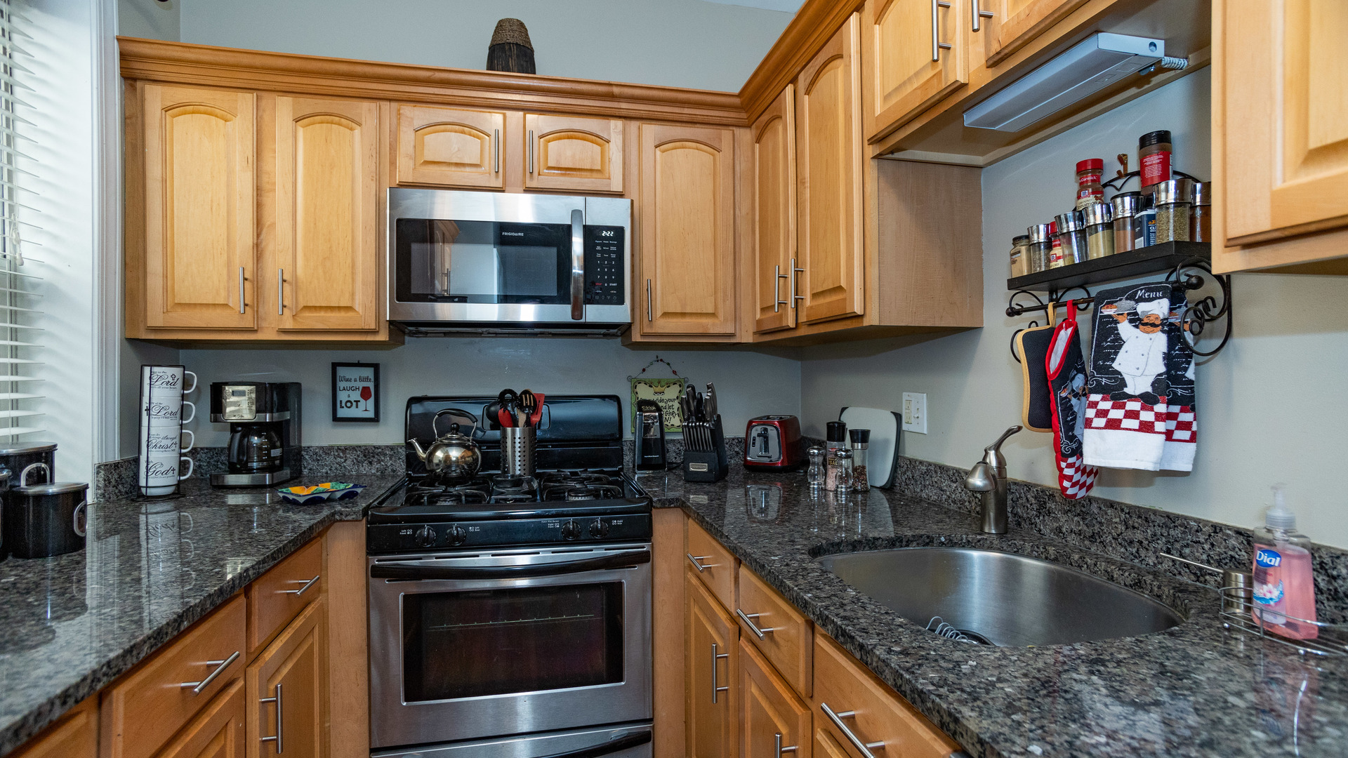 7631 N Greenview Avenue Unit: 1F