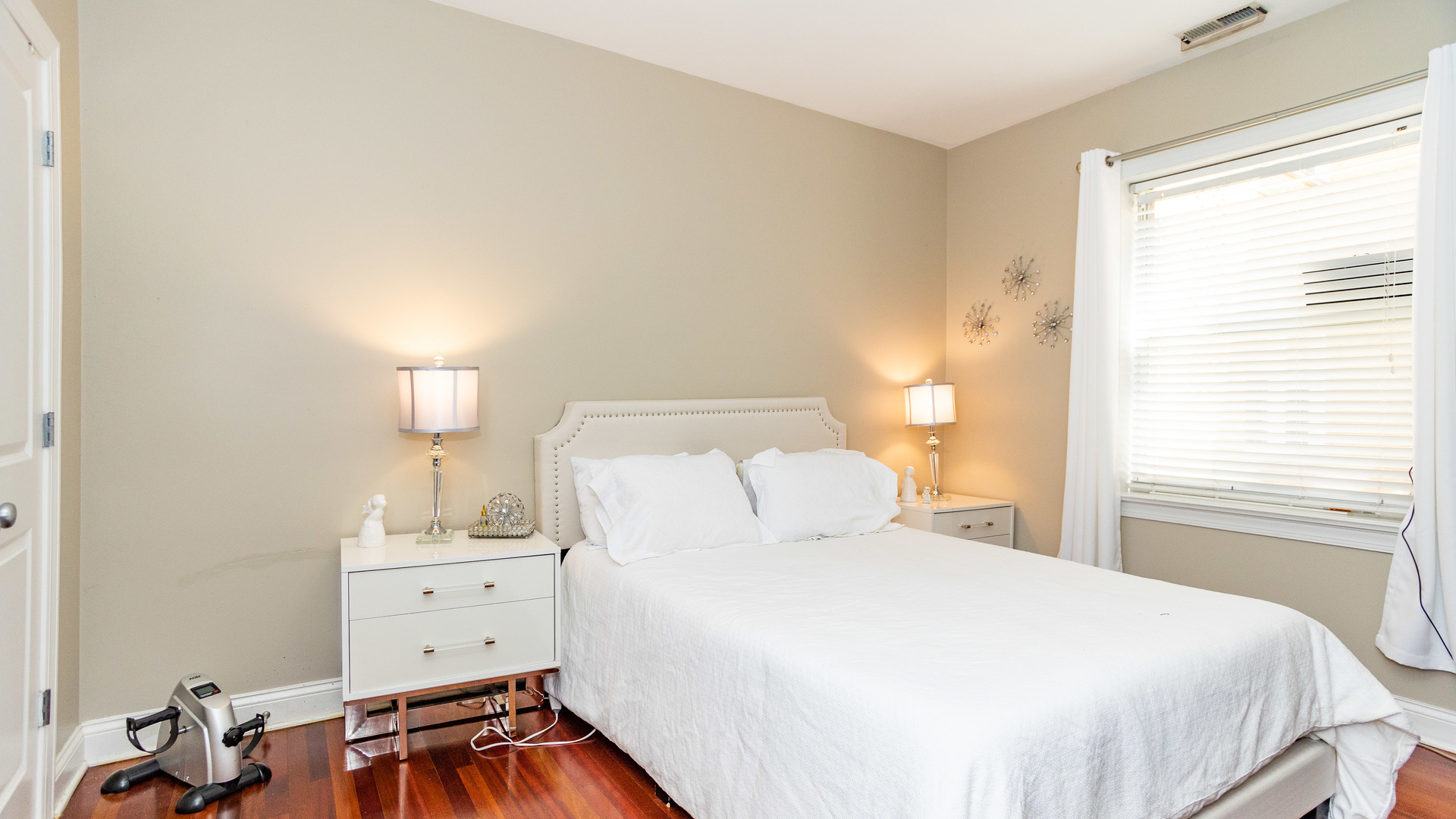 7631 N Greenview Avenue Unit: 1F