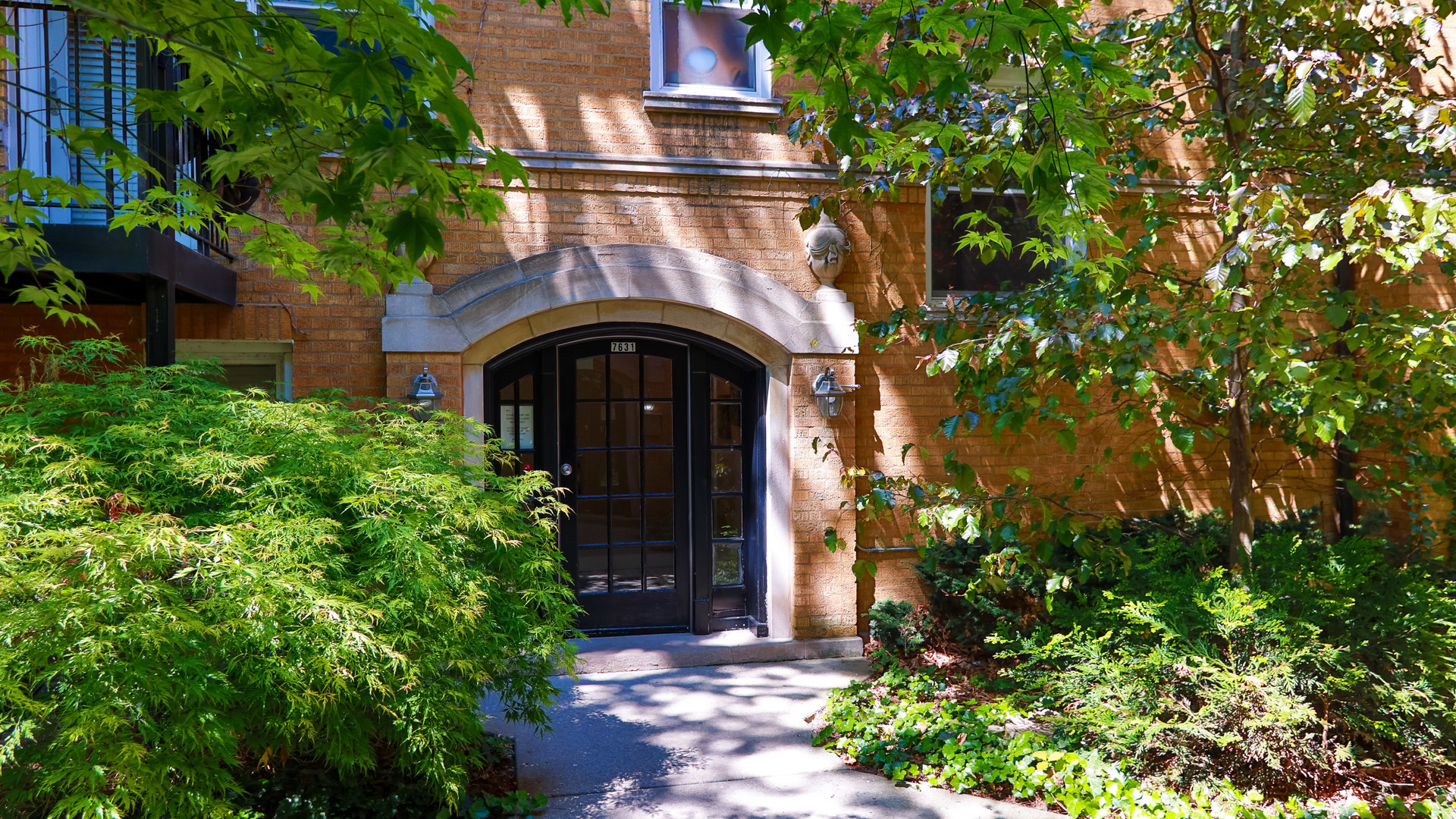 7631 N Greenview Avenue Unit: 1F