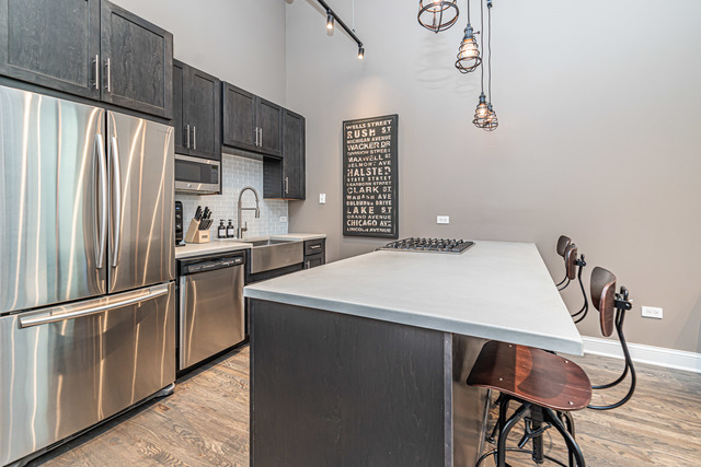 1645 W OGDEN Avenue Unit: 439