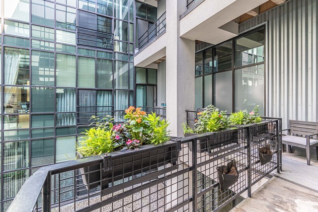 1645 W OGDEN Avenue Unit: 439