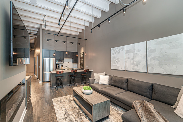 1645 W OGDEN Avenue Unit: 439