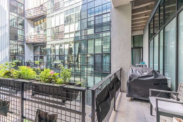 1645 W OGDEN Avenue Unit: 439